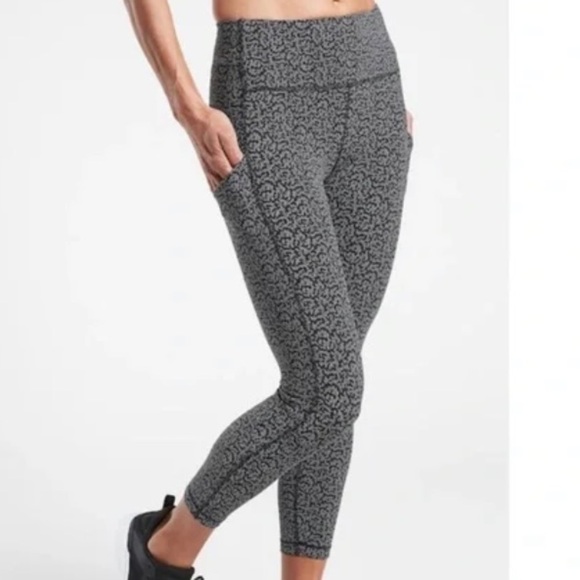 Athleta Ultimate Stash Pocket Textured 7/8 Tight in Black/Grey - Picture 1 of 7